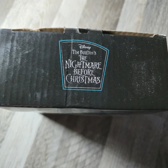 Disney Jack & Sally Sculpted Ceramic Salt & Pepper Shakers NIB - Picture 4 of 8